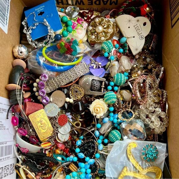 🎁 2 LB unsearched untested junk jewelry lot~ junk wearable craft repair - Picture 3 of 10
